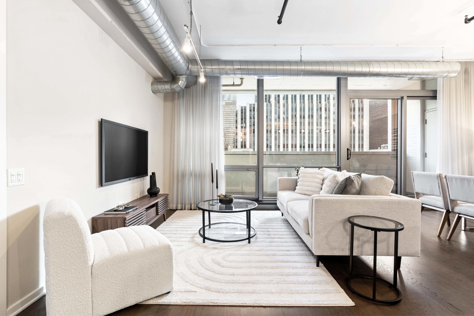 240 E ILLINOIS Street Unit: 606