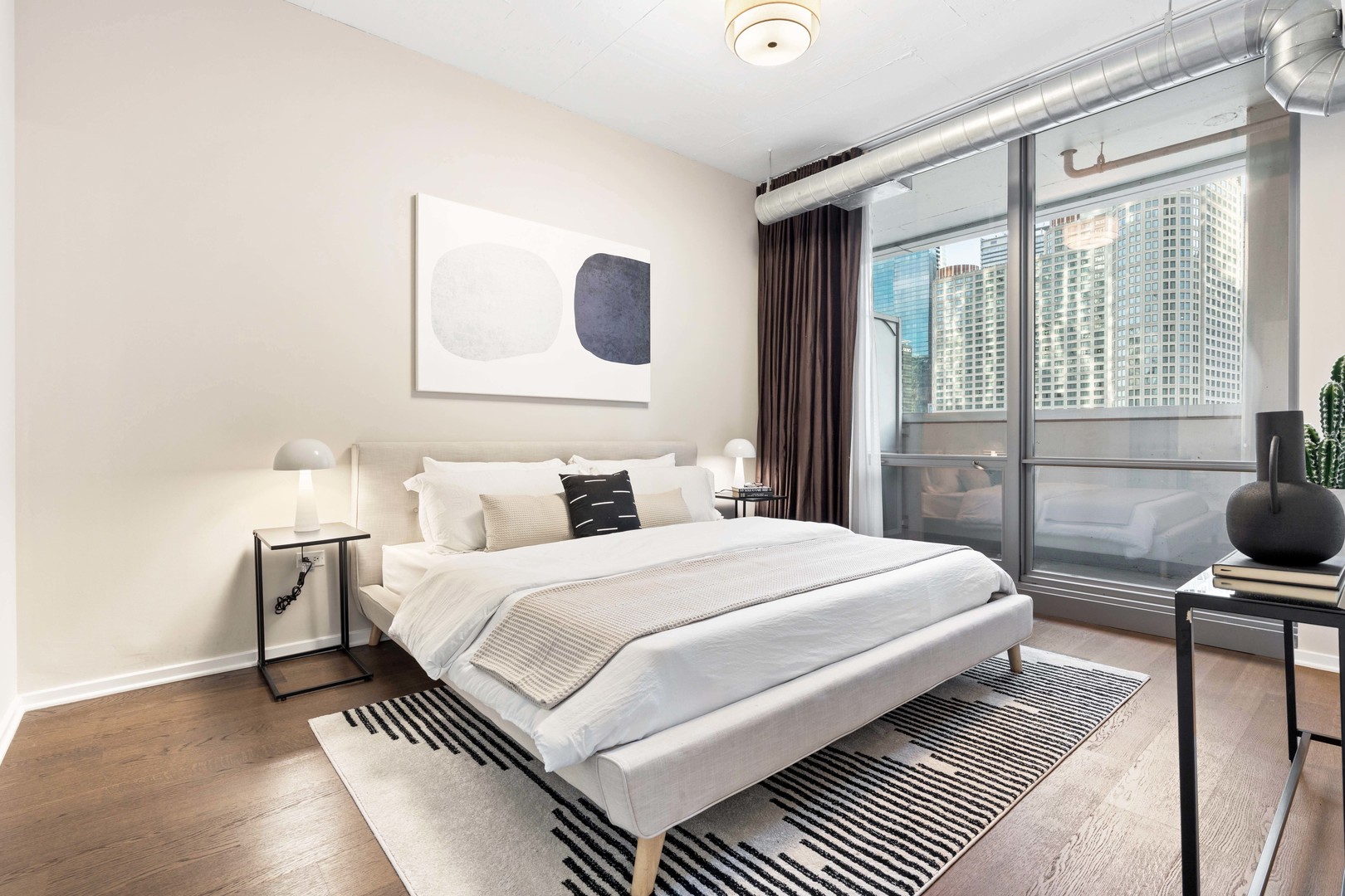 240 E ILLINOIS Street Unit: 606