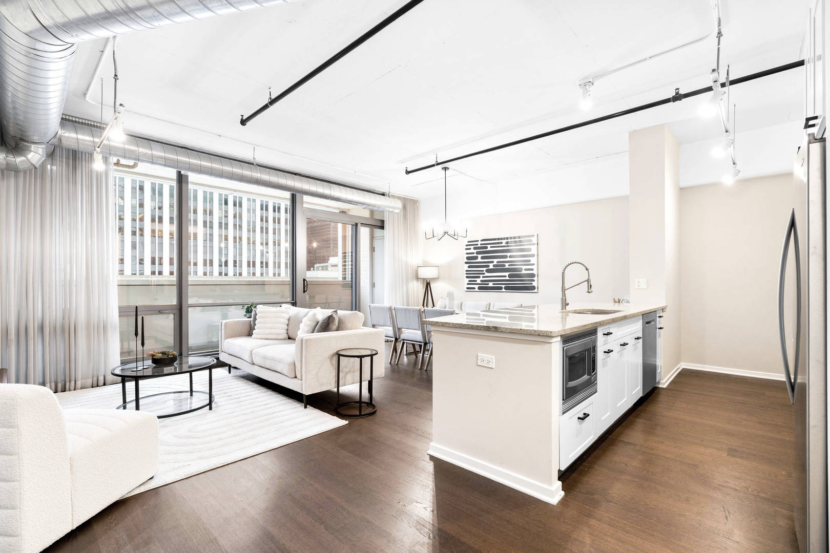 240 E ILLINOIS Street Unit: 606