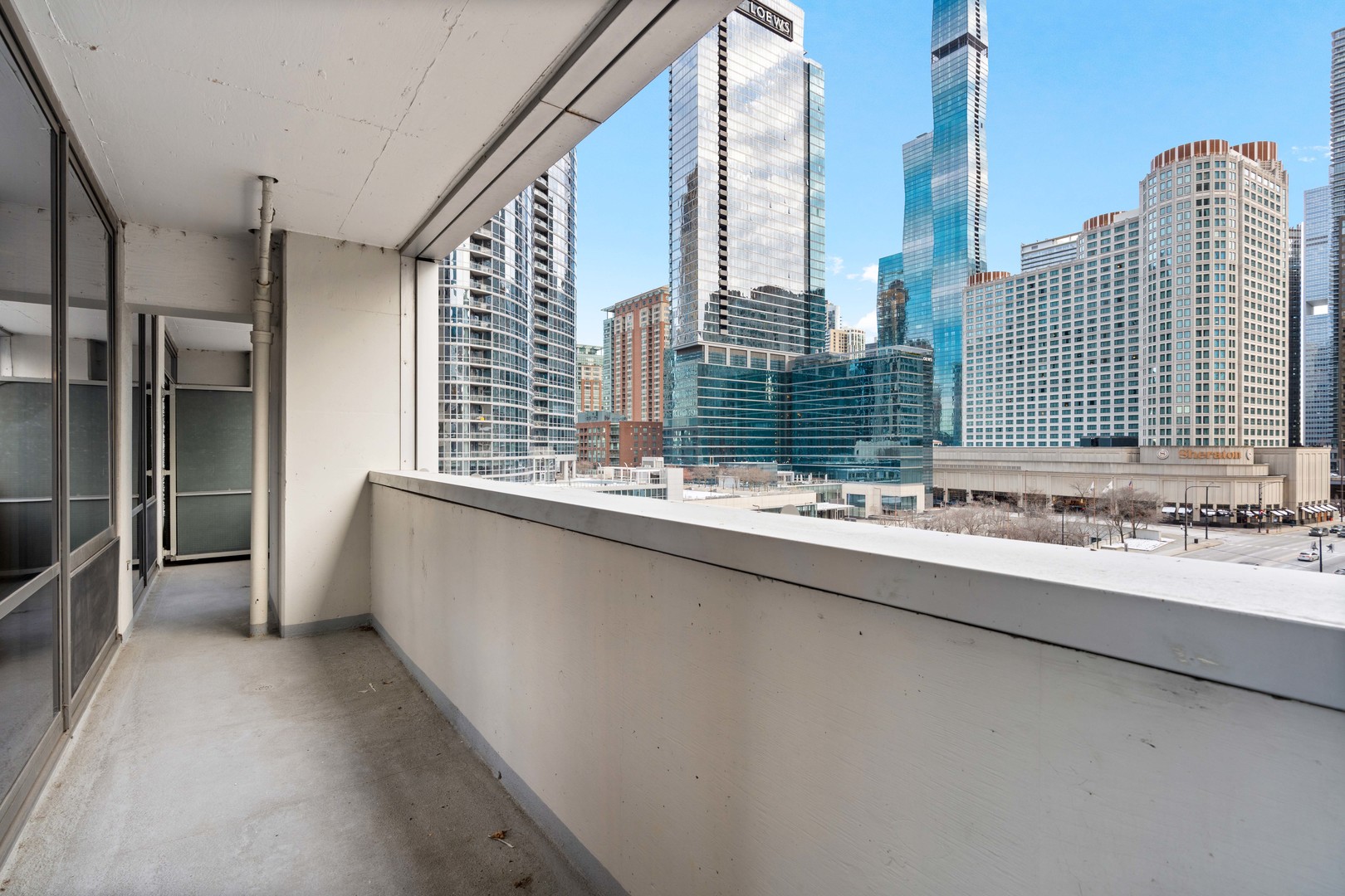 240 E ILLINOIS Street Unit: 606