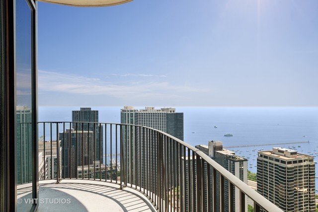 225 N Columbus Drive Unit: 5310