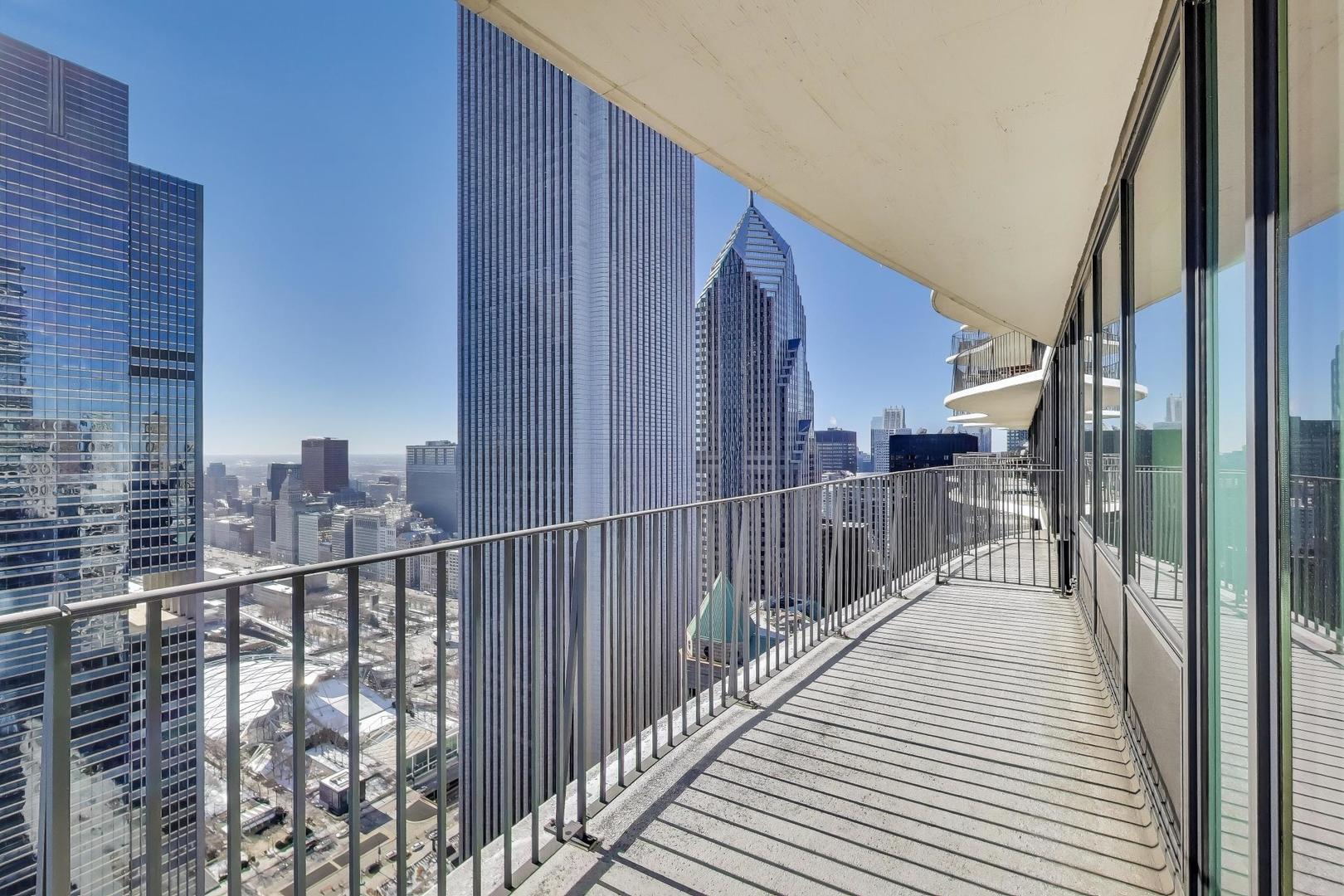 225 N Columbus Drive Unit: 5310