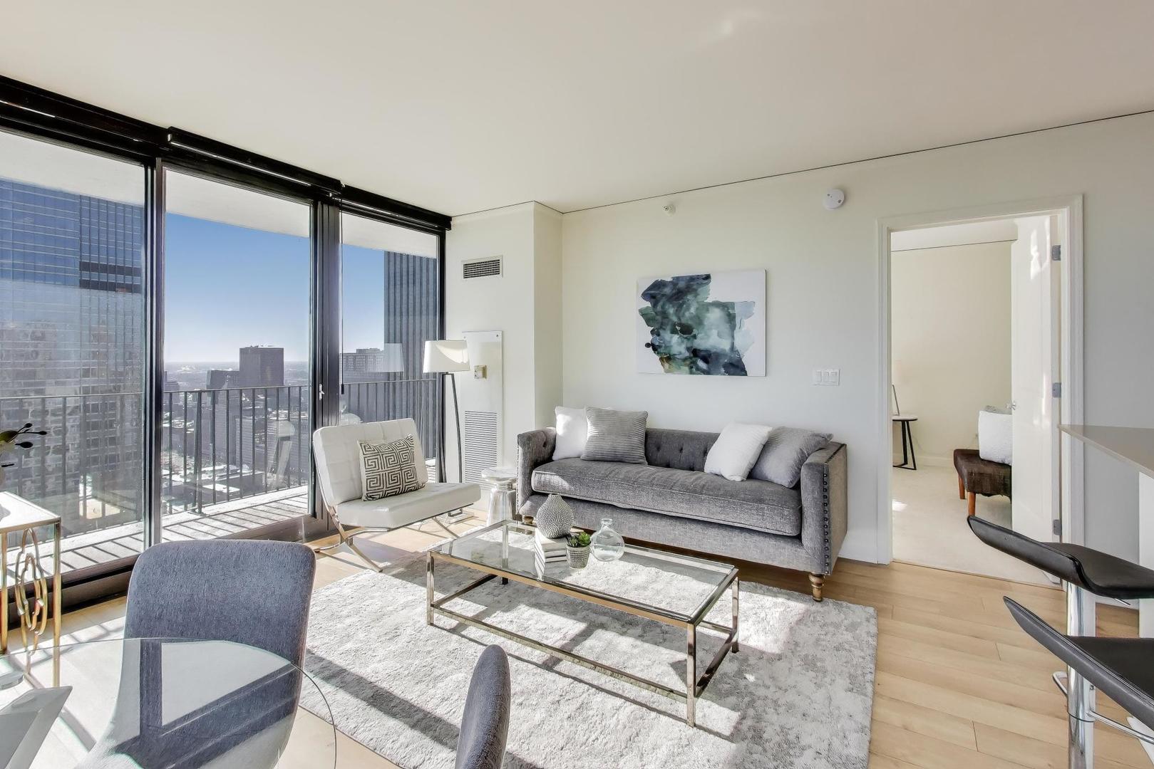 225 N Columbus Drive Unit: 5310