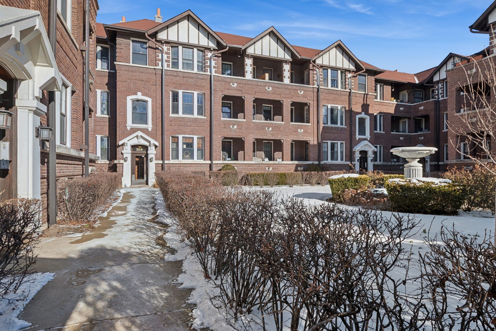 2114 W North Avenue Unit: 2E