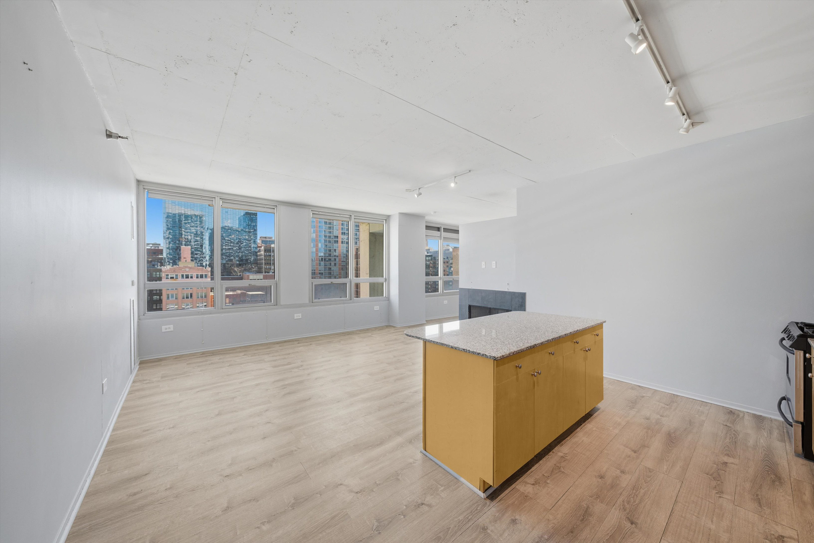 701 S Wells Street Unit: 902