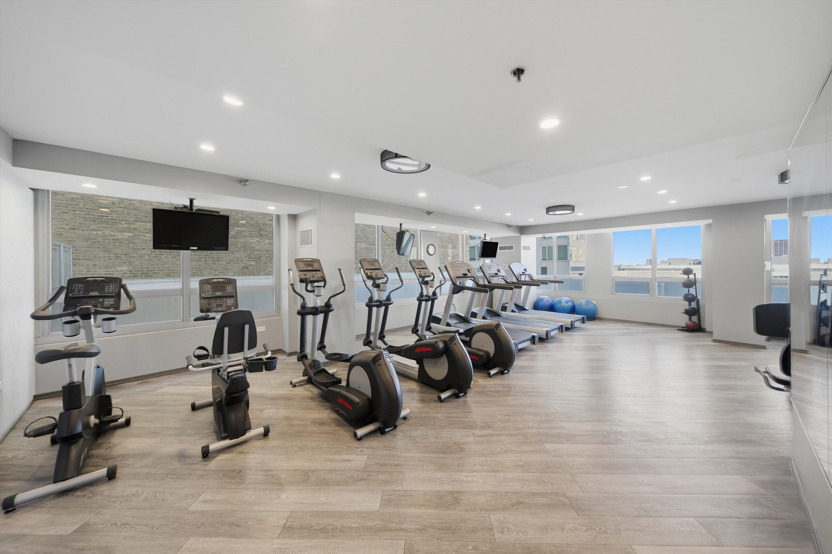 701 S Wells Street Unit: 902