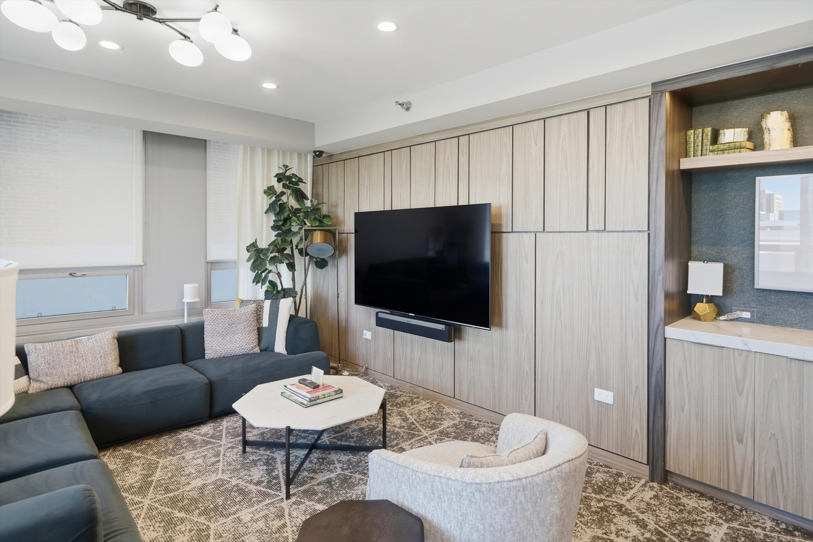 701 S Wells Street Unit: 902