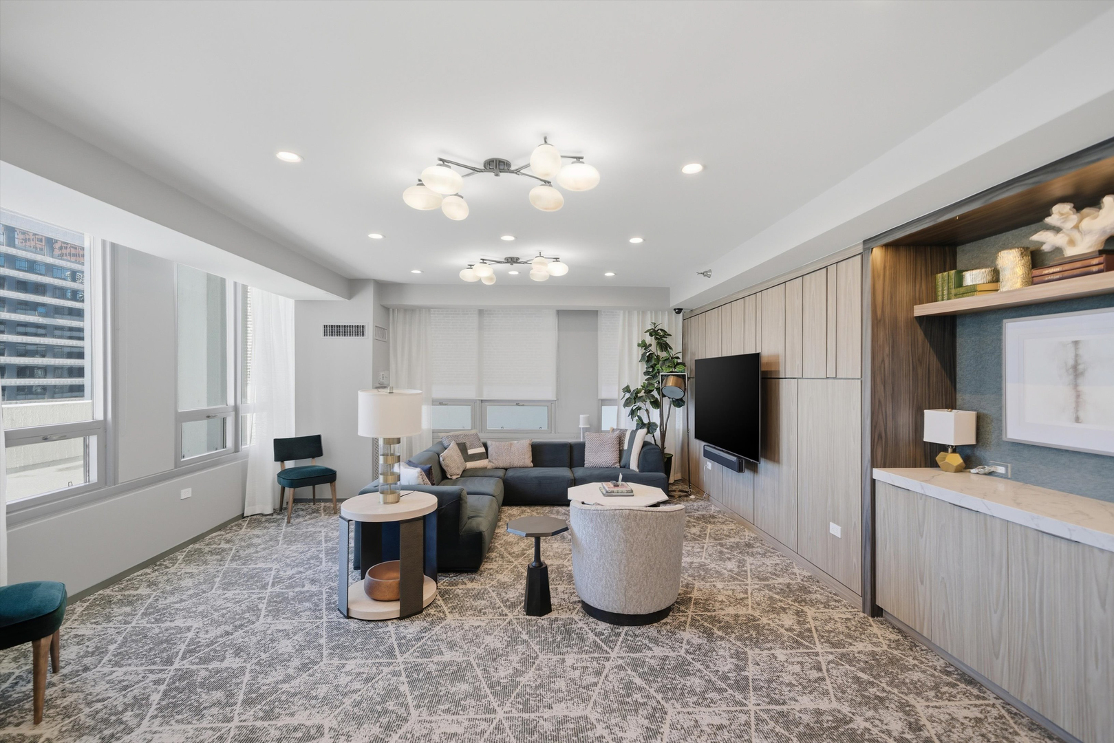 701 S Wells Street Unit: 902