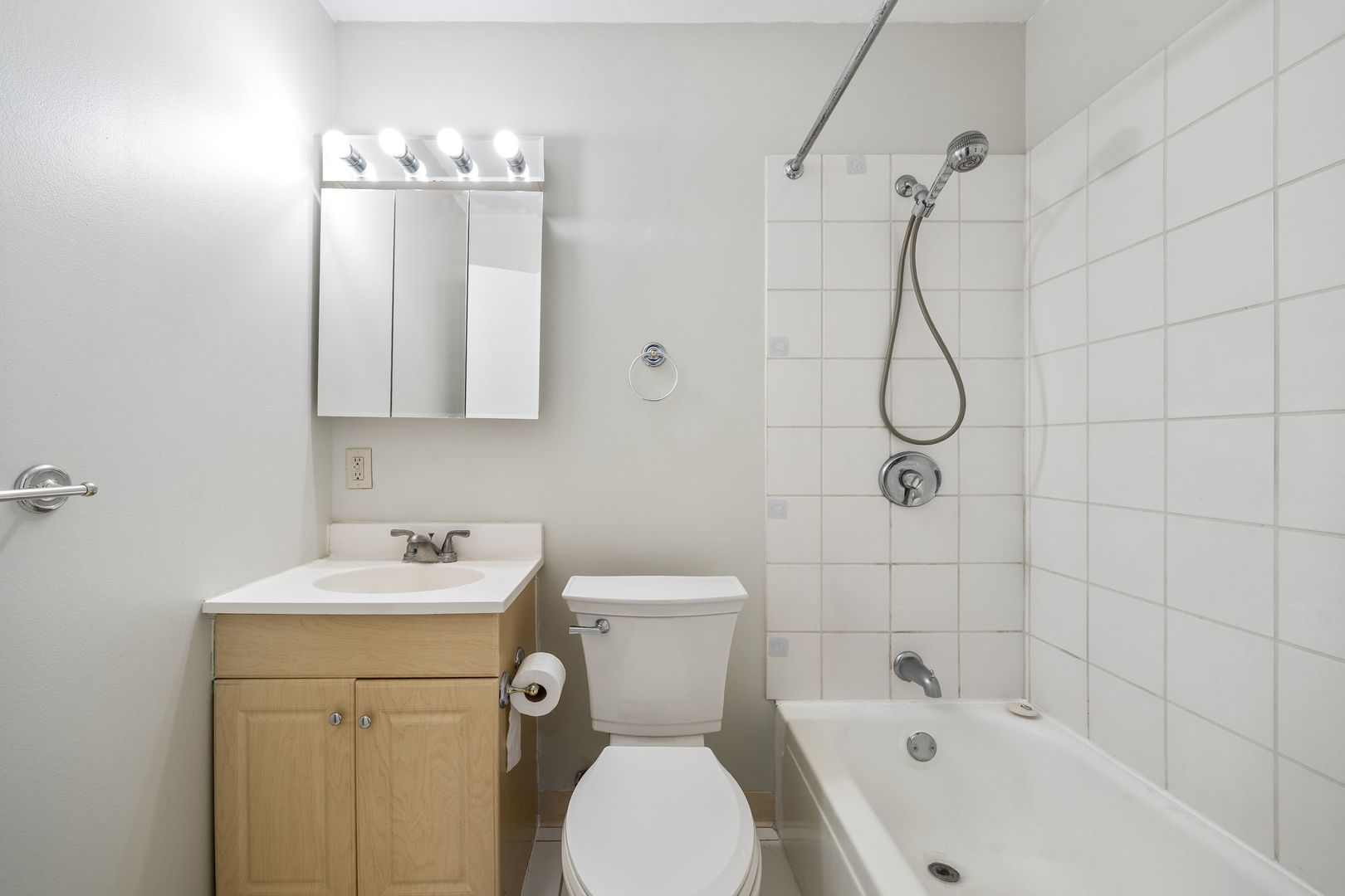 607 W Wrightwood Avenue Unit: 407
