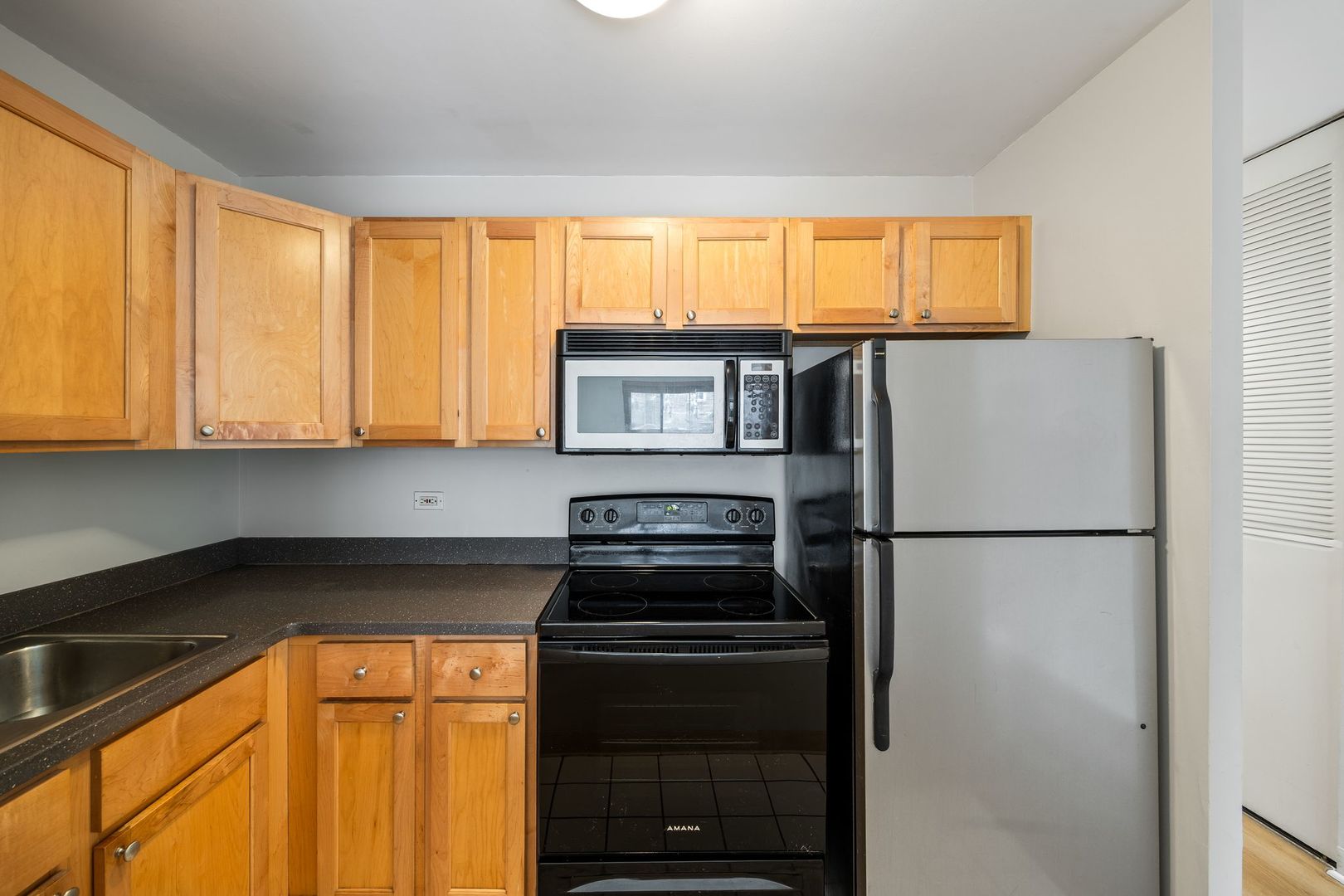 607 W Wrightwood Avenue Unit: 407