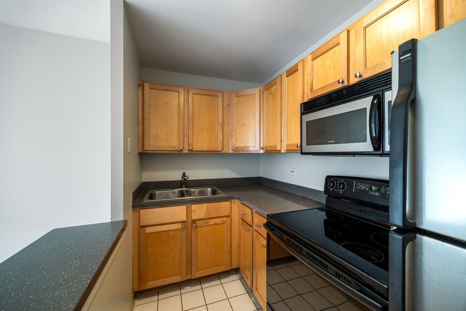 607 W Wrightwood Avenue Unit: 407