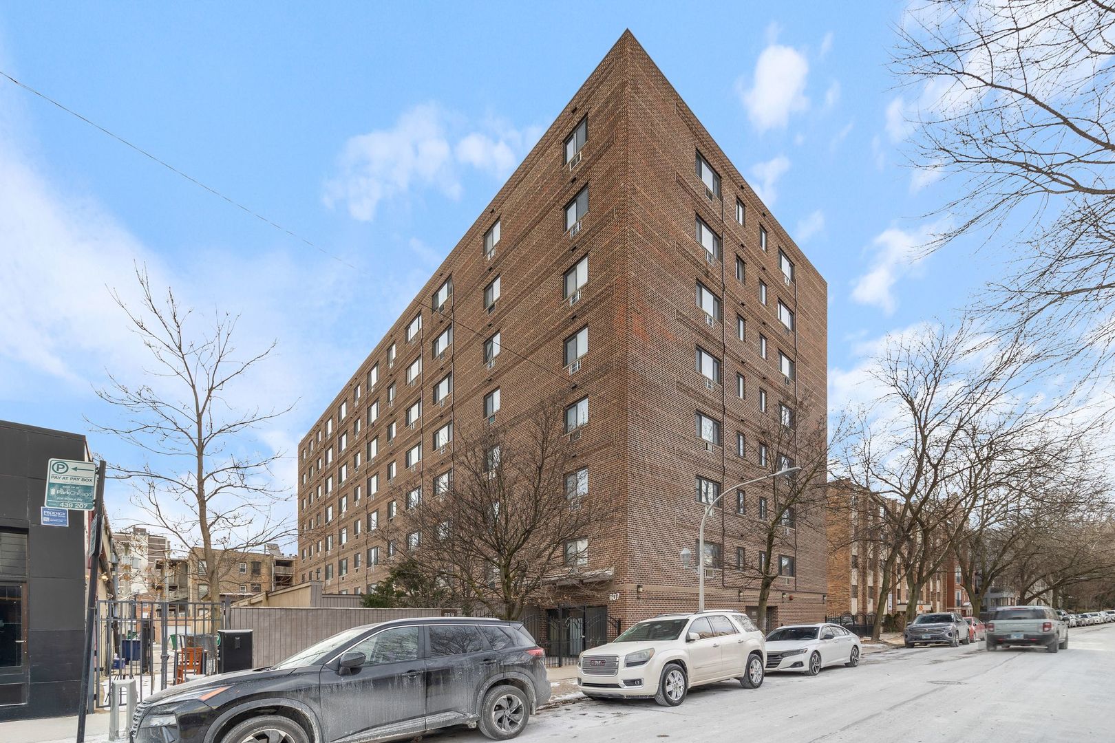 607 W Wrightwood Avenue Unit: 407