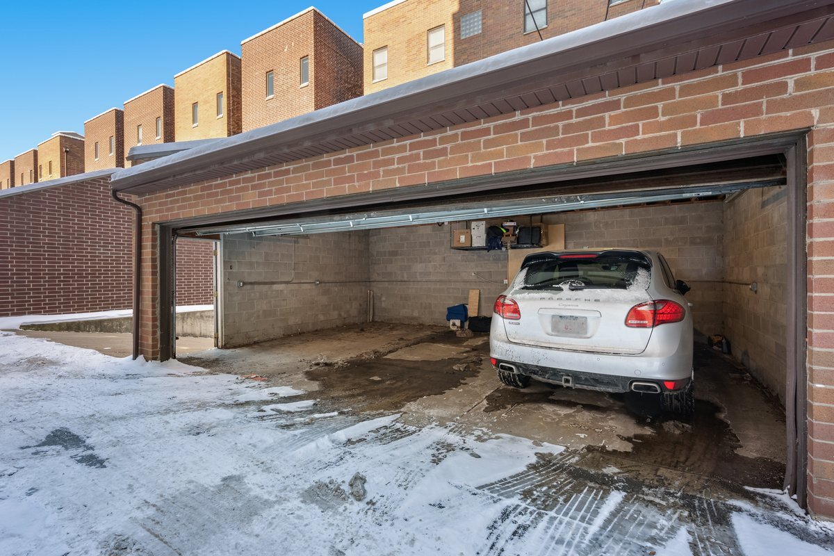 1025 W MONROE Street Unit: 3W