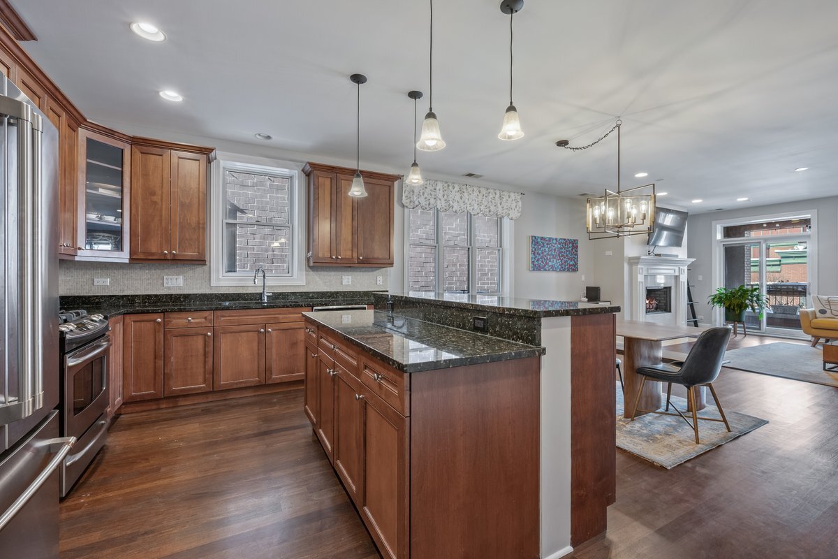1025 W MONROE Street Unit: 3W