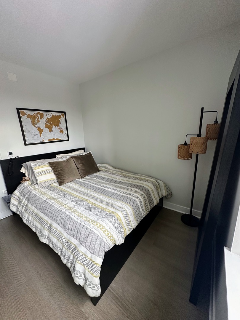 2806 N Leavitt Street Unit: 102