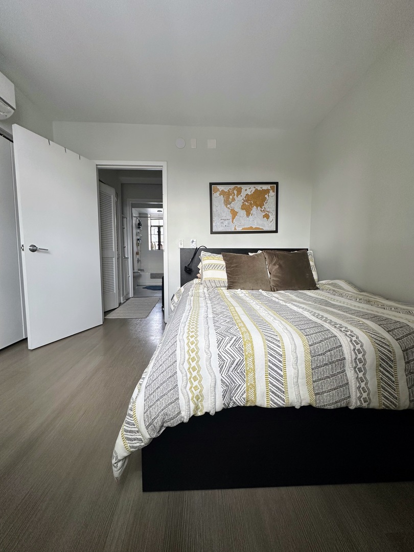 2806 N Leavitt Street Unit: 102