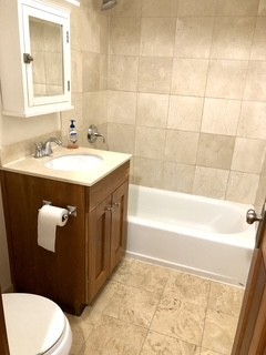 512 W Barry Avenue Unit: 206