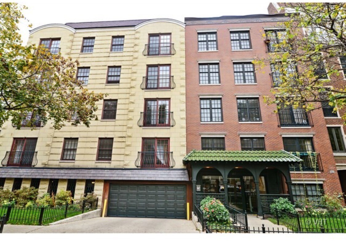 512 W Barry Avenue Unit: 206
