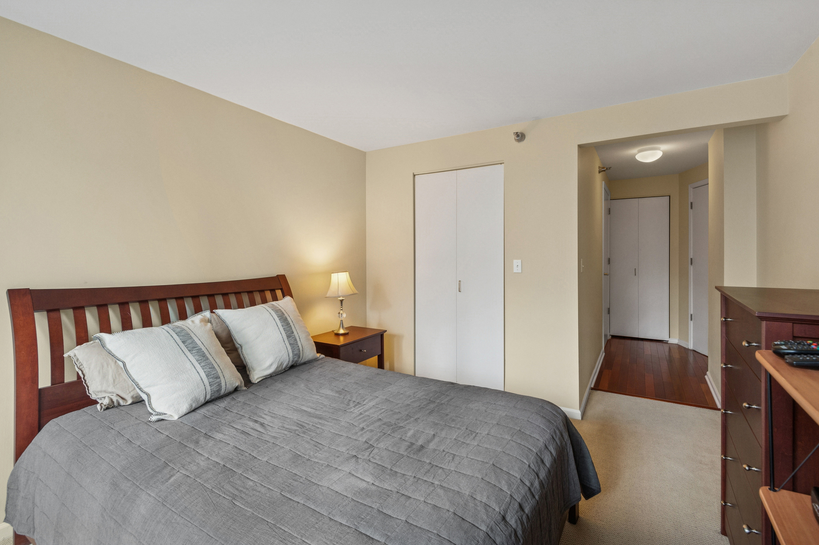 345 N La Salle Drive Unit: 1006