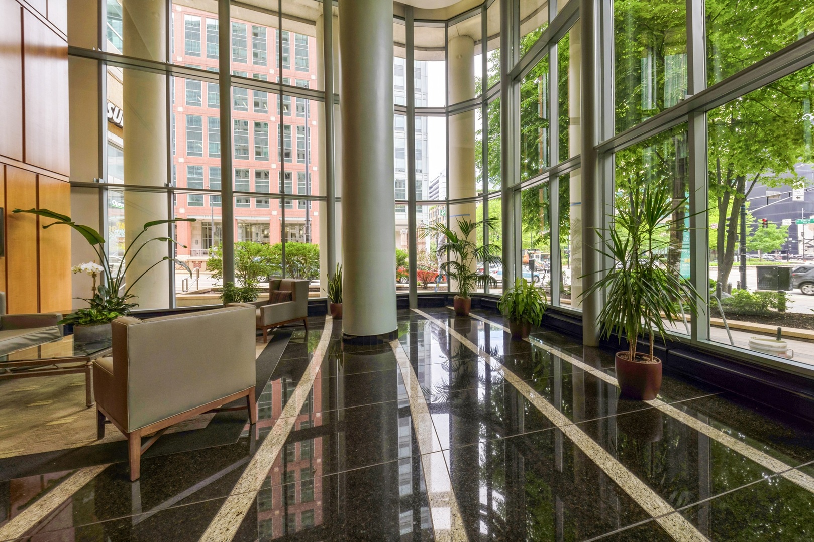 345 N La Salle Drive Unit: 1006