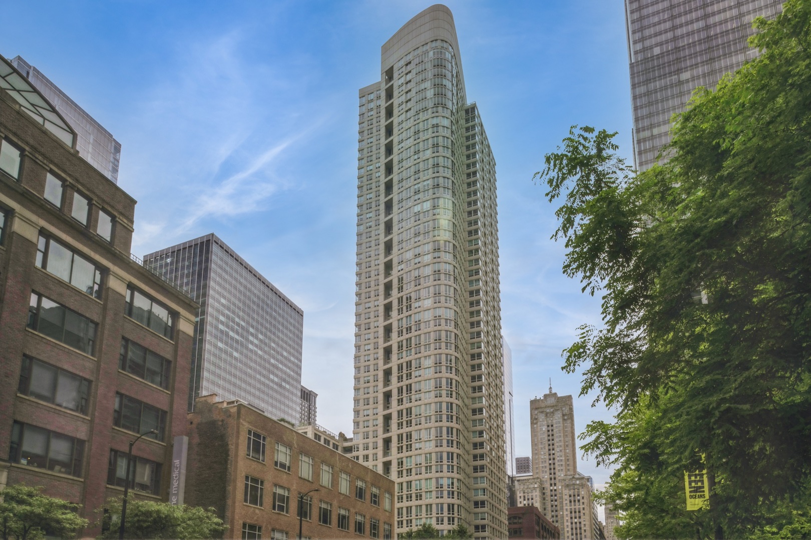 345 N La Salle Drive Unit: 1006