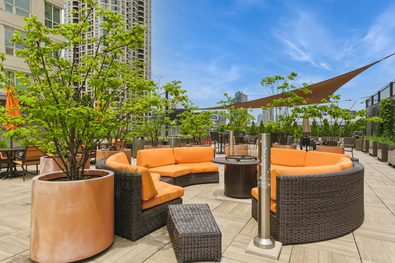 345 N La Salle Drive Unit: 1006