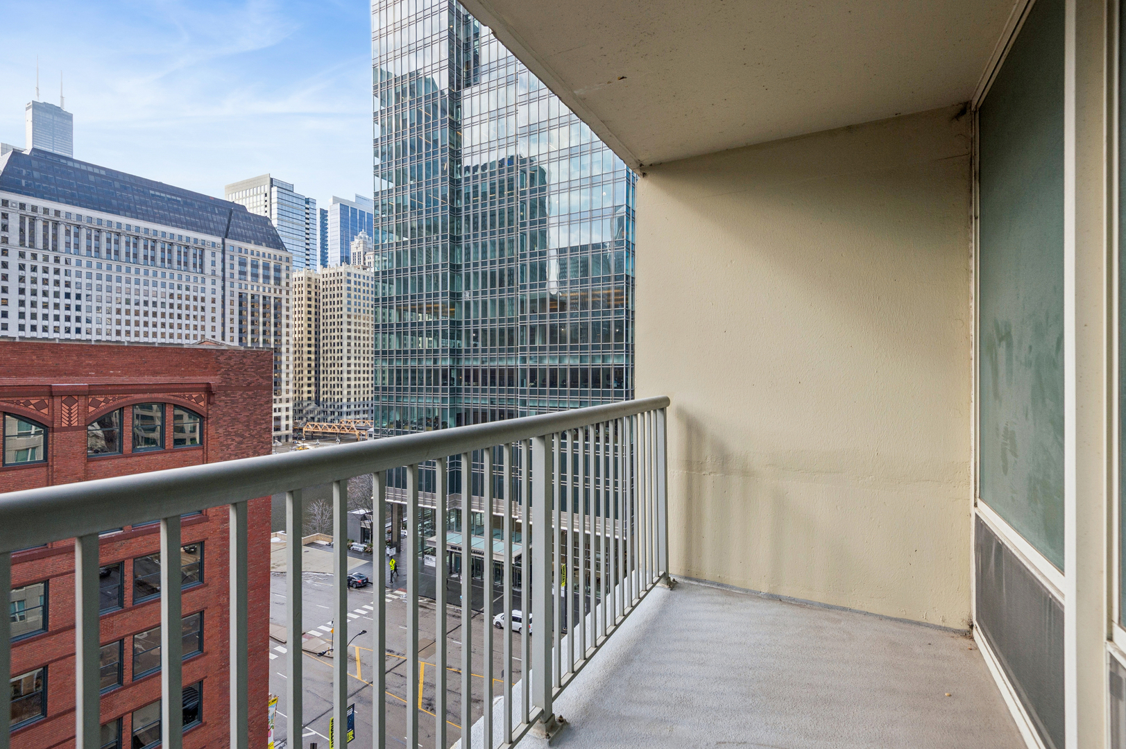 345 N La Salle Drive Unit: 1006