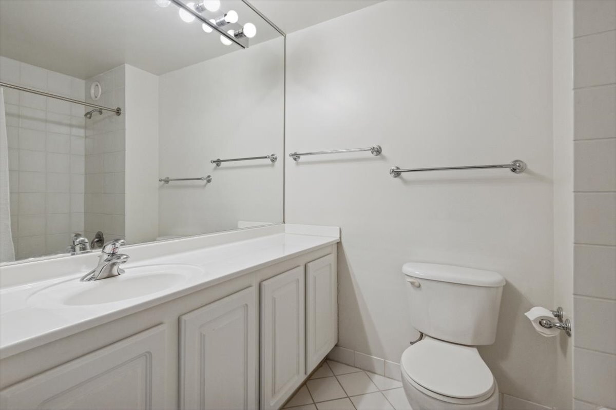 345 N La Salle Drive Unit: 1006