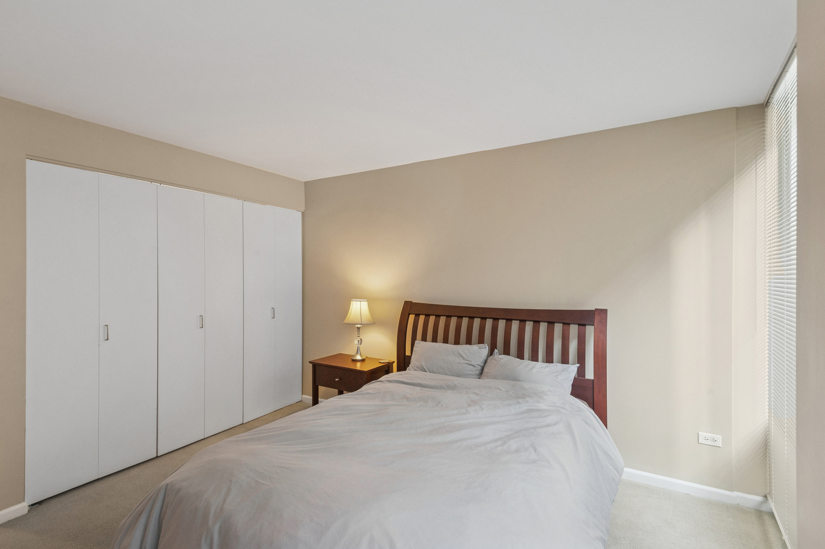 345 N La Salle Drive Unit: 1006