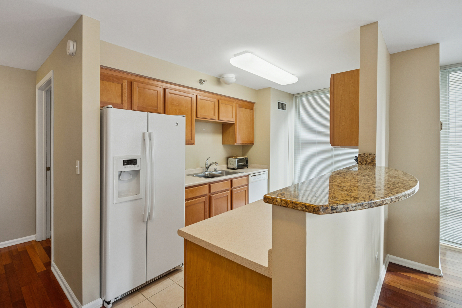 345 N La Salle Drive Unit: 1006