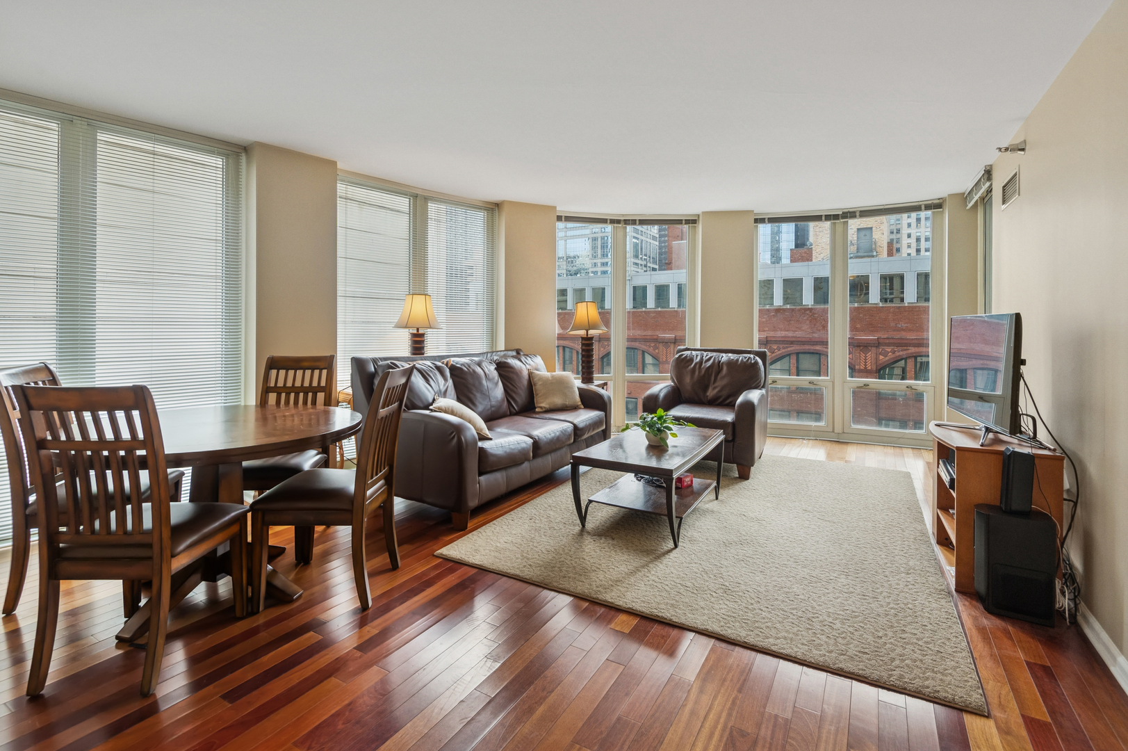 345 N La Salle Drive Unit: 1006
