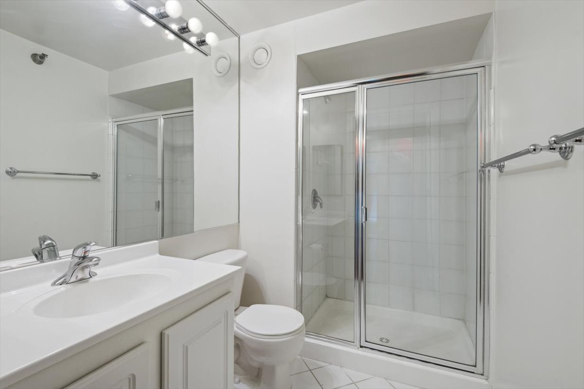 345 N La Salle Drive Unit: 1006