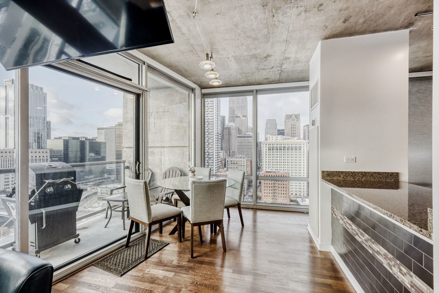 611 S Wells Street Unit: 2304