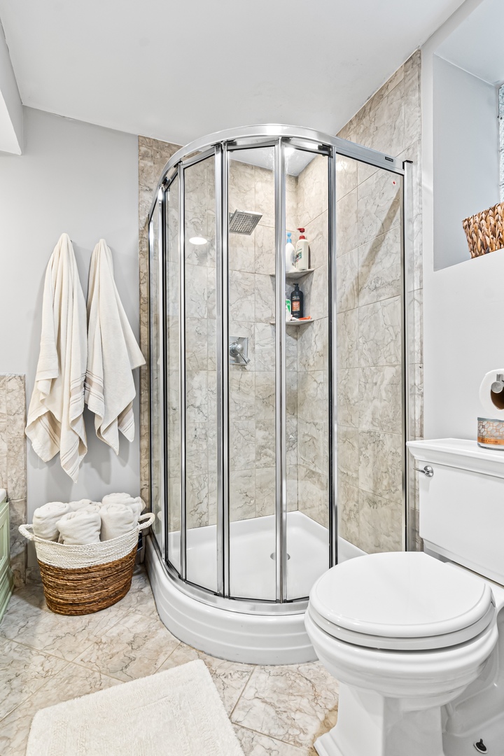 2451 N Greenview Avenue Unit: 1