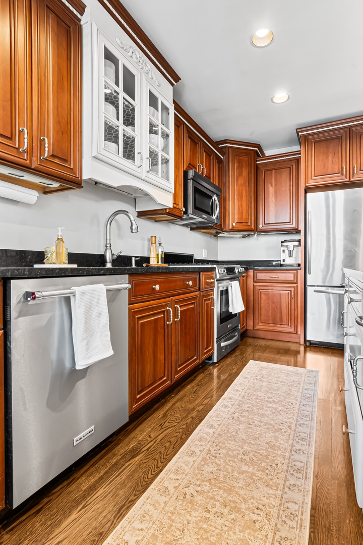 2451 N Greenview Avenue Unit: 1