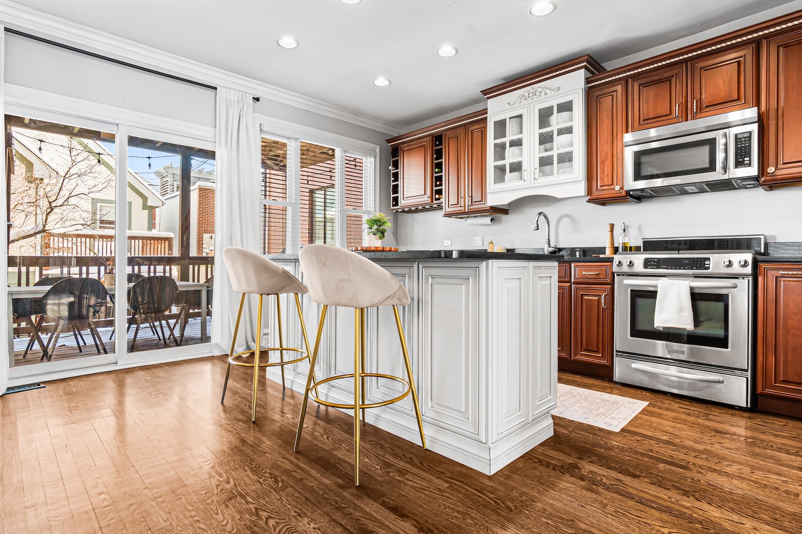 2451 N Greenview Avenue Unit: 1