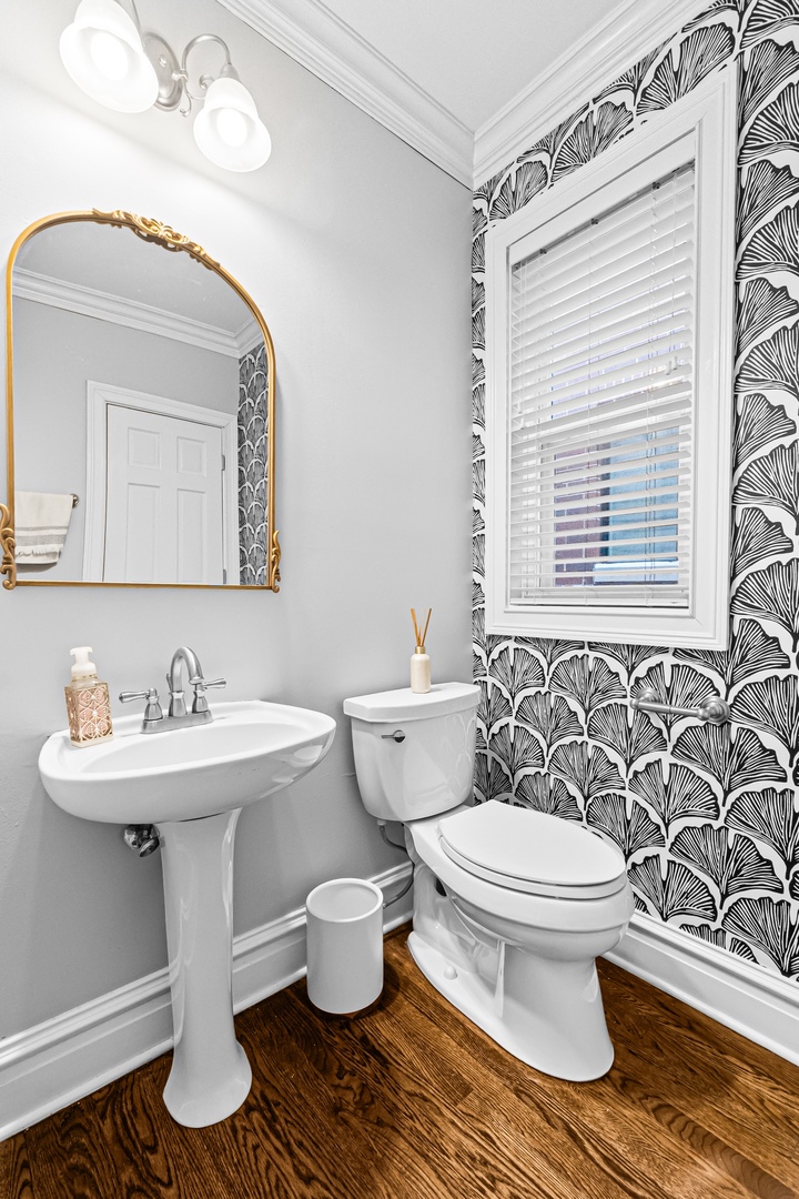 2451 N Greenview Avenue Unit: 1