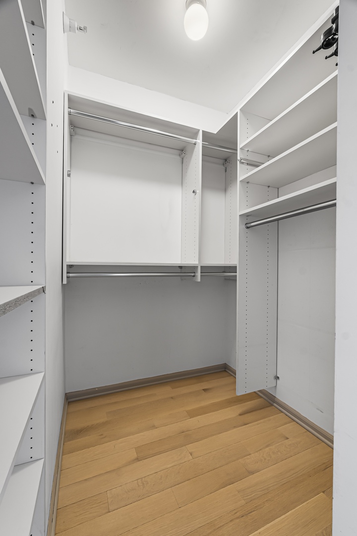 21 W Chestnut Street Unit: 1403