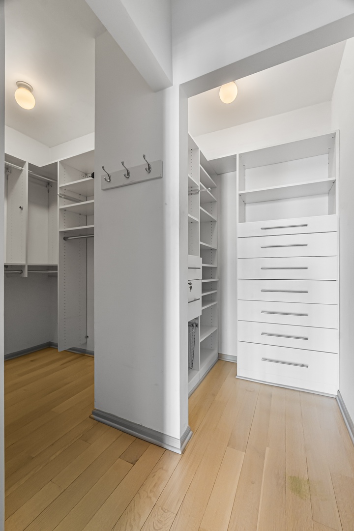 21 W Chestnut Street Unit: 1403