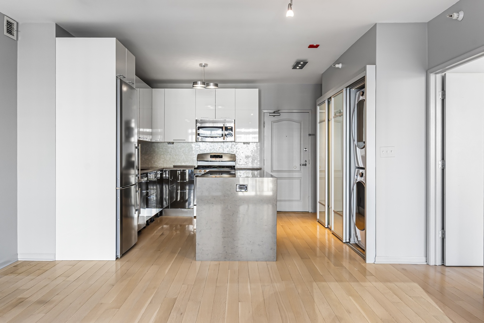 21 W Chestnut Street Unit: 1403