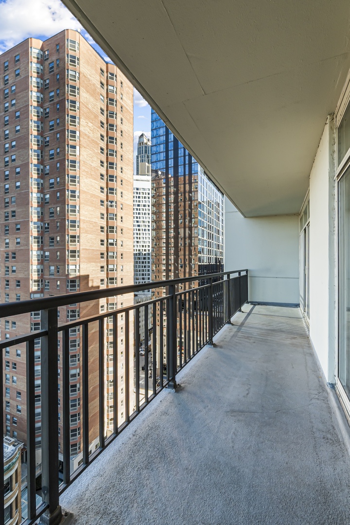 21 W Chestnut Street Unit: 1403