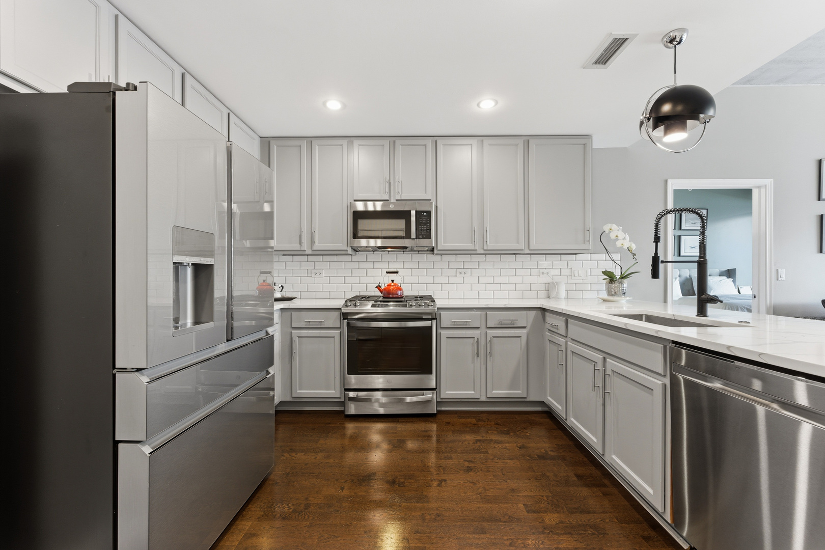 845 N Kingsbury Street Unit: 614