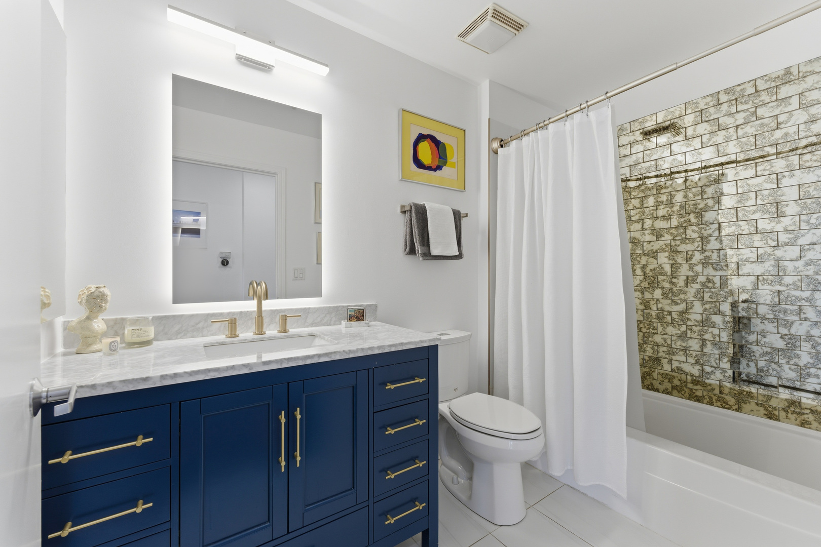 845 N Kingsbury Street Unit: 614