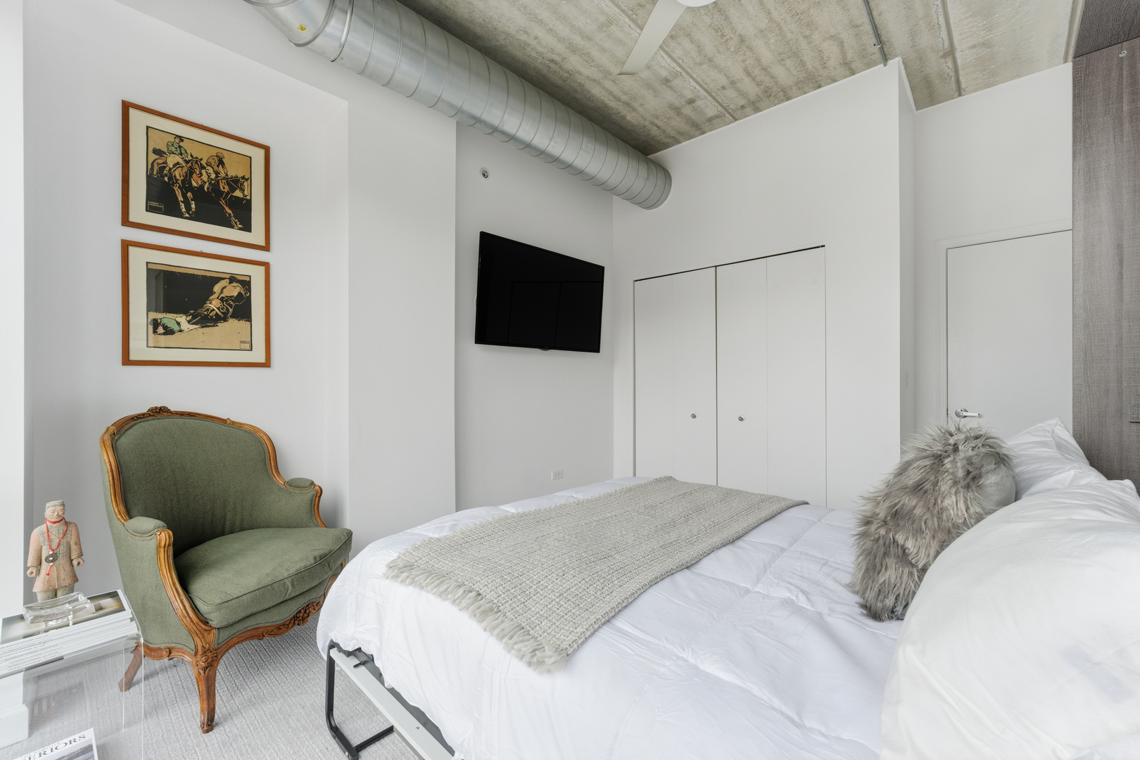 845 N Kingsbury Street Unit: 614
