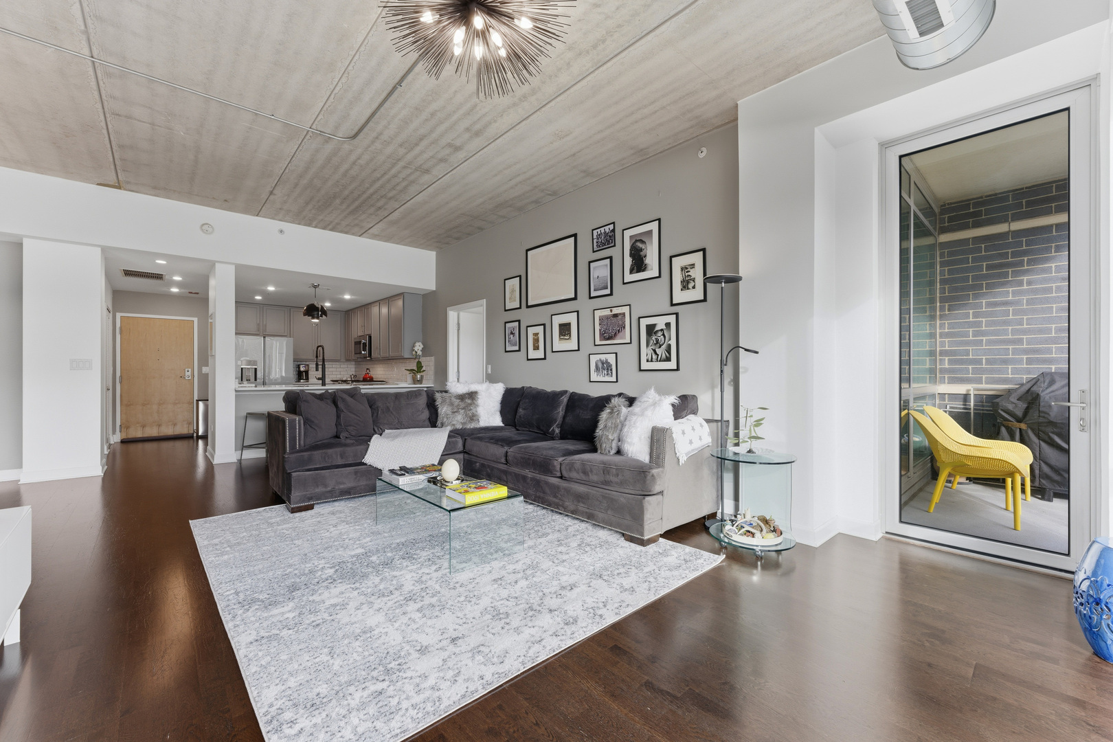 845 N Kingsbury Street Unit: 614