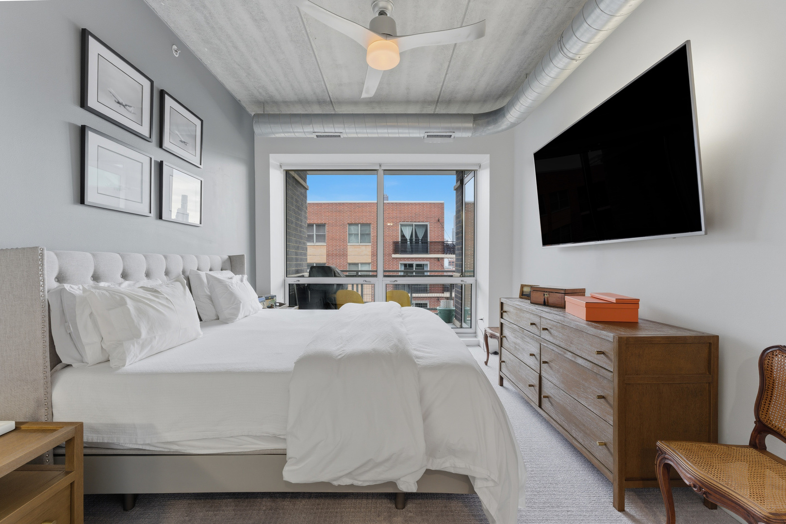 845 N Kingsbury Street Unit: 614