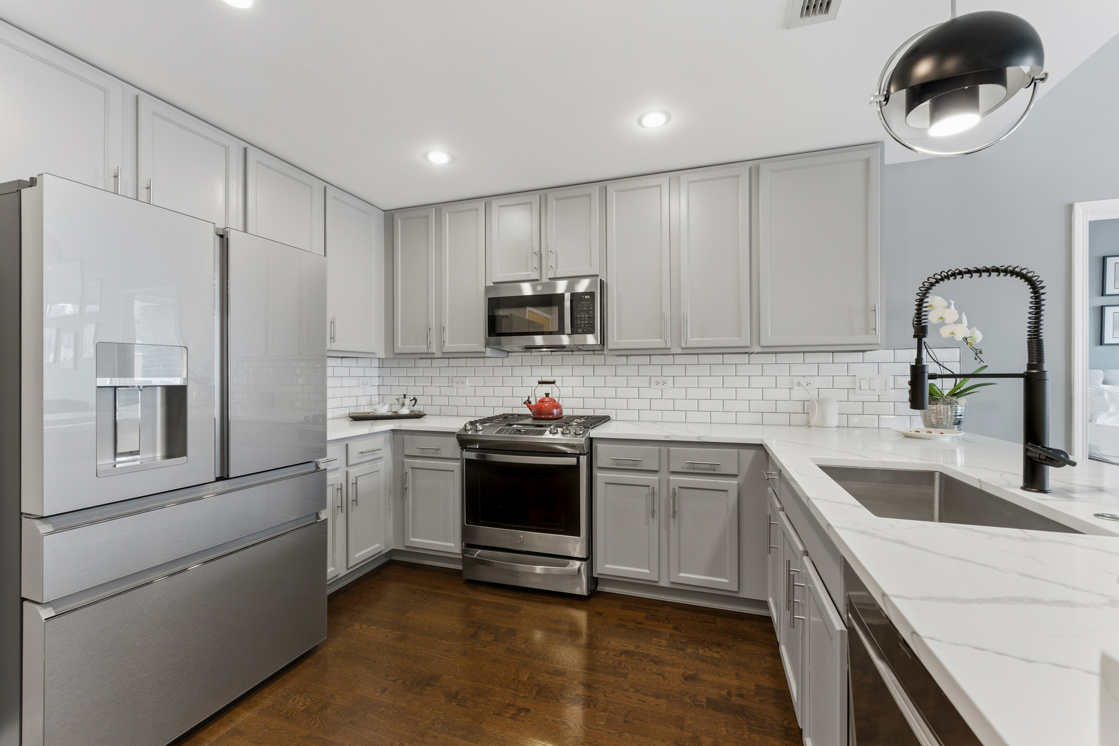 845 N Kingsbury Street Unit: 614
