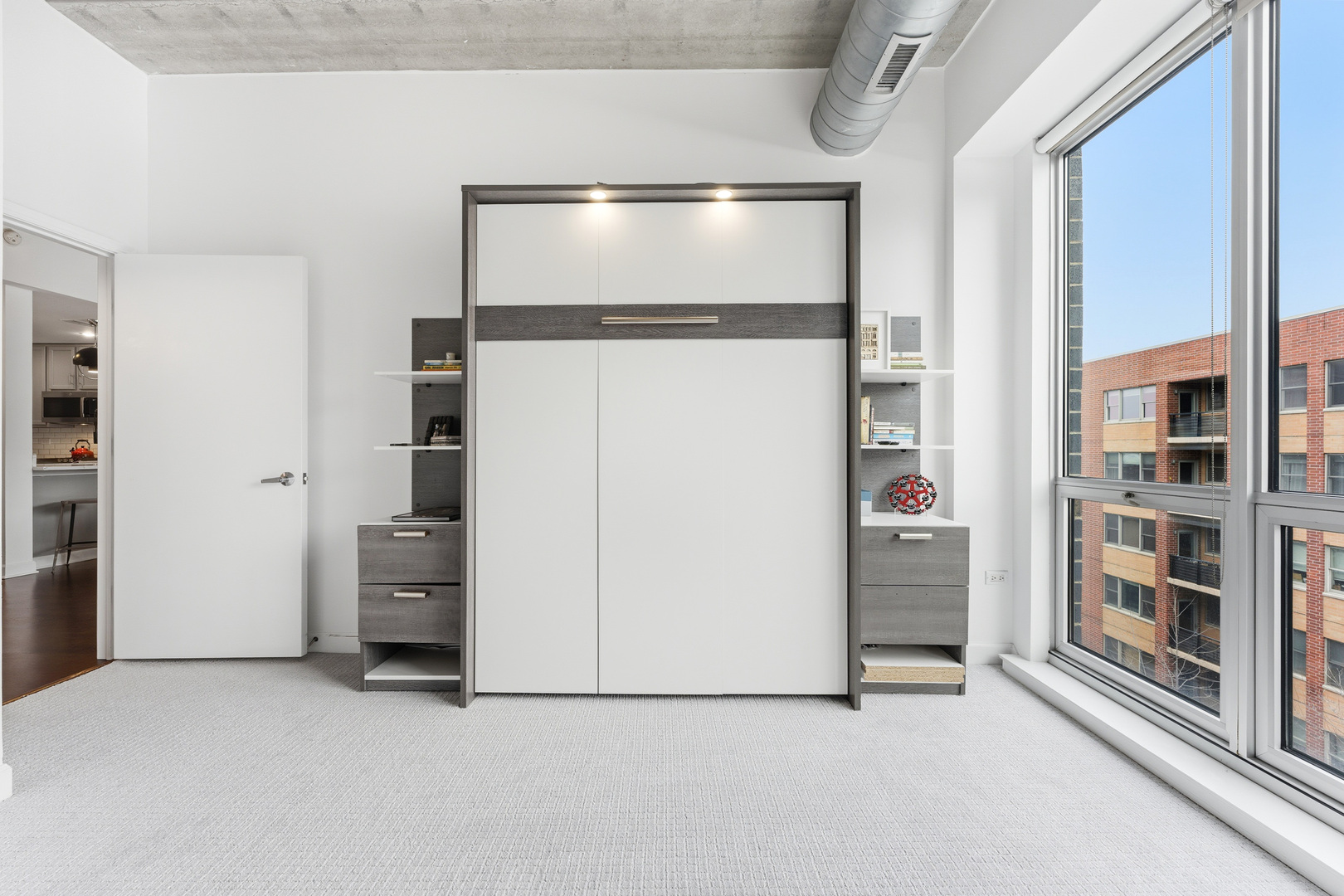 845 N Kingsbury Street Unit: 614