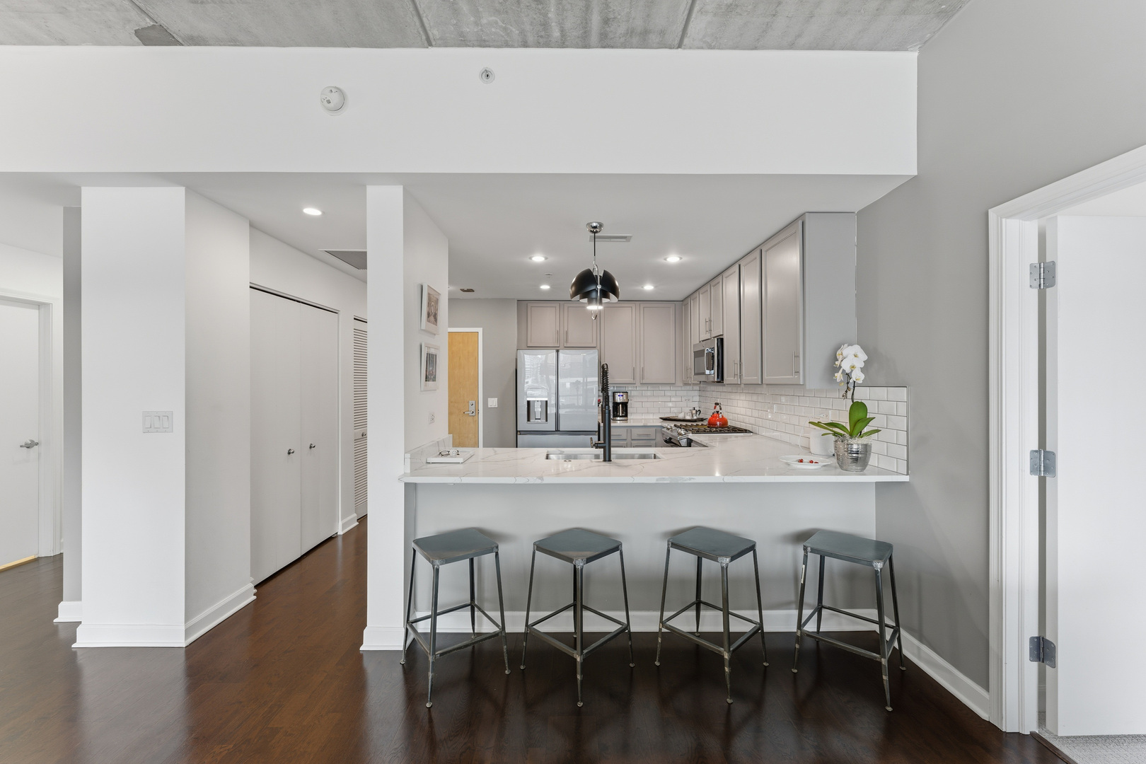 845 N Kingsbury Street Unit: 614