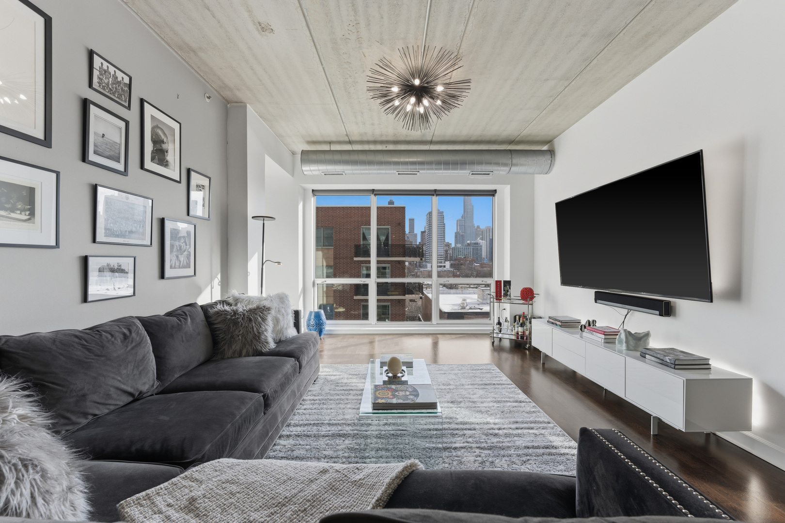845 N Kingsbury Street Unit: 614